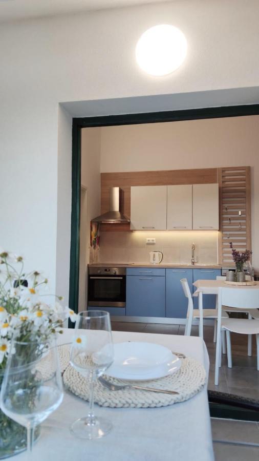 Apartments More Вис Екстериор снимка