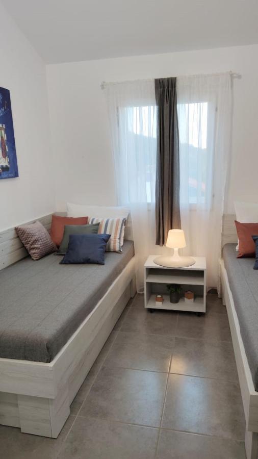 Apartments More Вис Екстериор снимка