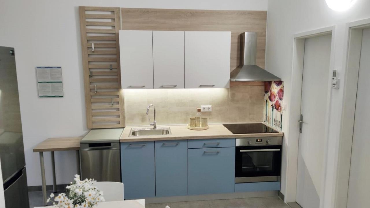 Apartments More Вис Екстериор снимка